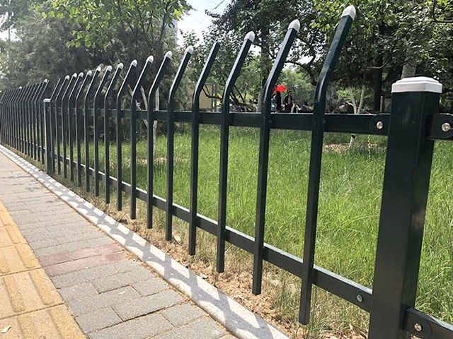 上海锌钢草坪护栏图片5